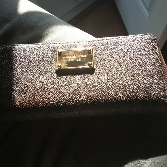 Michael Kors wallet 17 credit card pockets,brown